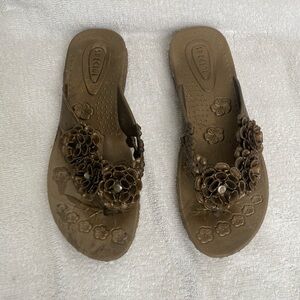 Special Women's Bronze Plastic Floral Thong Sandals Size 9 Beach Tropical Boho
